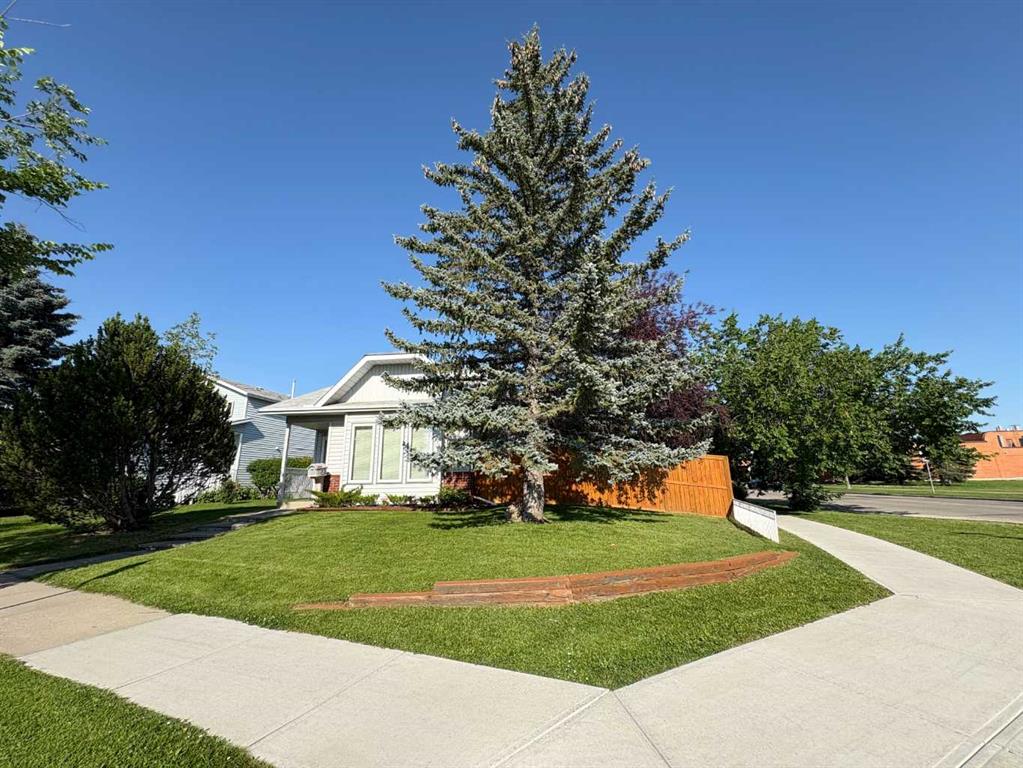 228 ERIN WOODS Drive SE, Calgary, Alberta, T2B 3B9