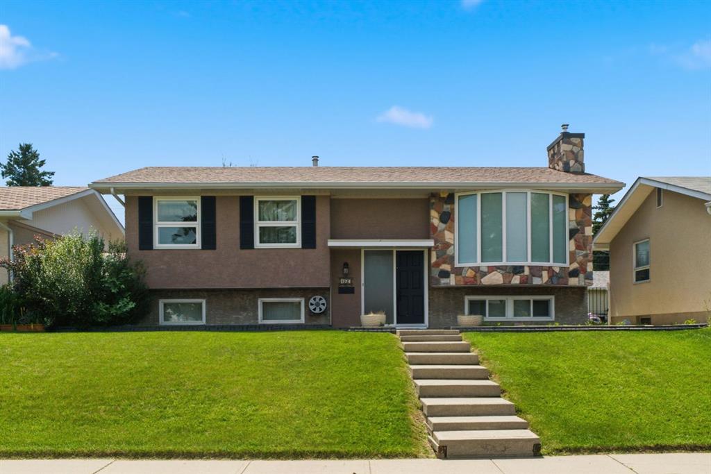 160 Marbrooke Circle NE, Calgary, Alberta, T2A 2W6