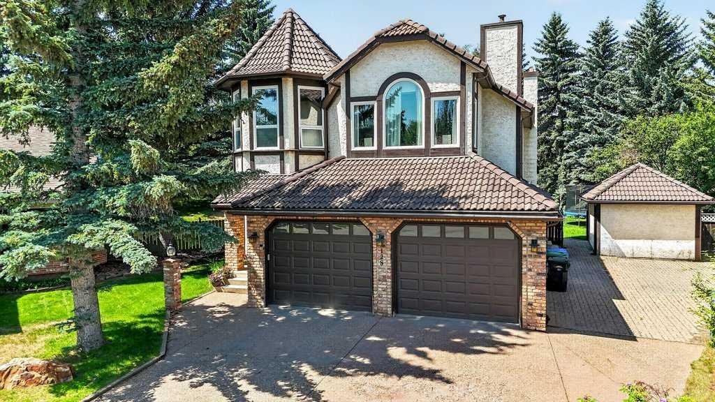 128 Santana Court NW, Calgary, Alberta, T3K 3L9