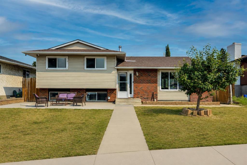 212 Pinetree Place NE, Calgary, Alberta, T1Y 1M3