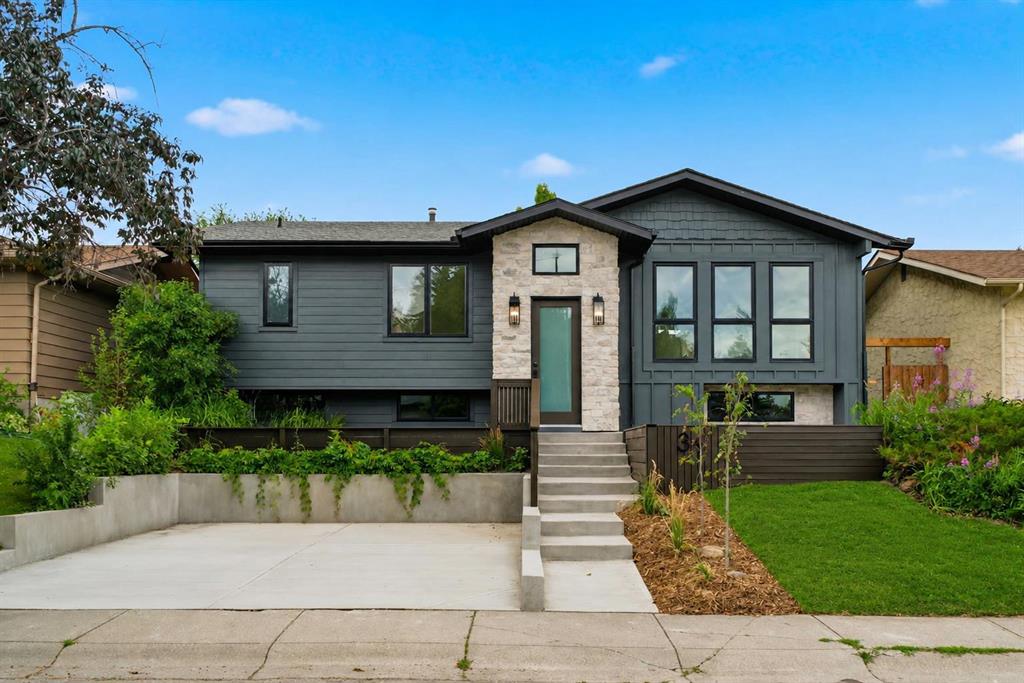 31 Midvalley Road SE, Calgary, Alberta, T2X 1K5