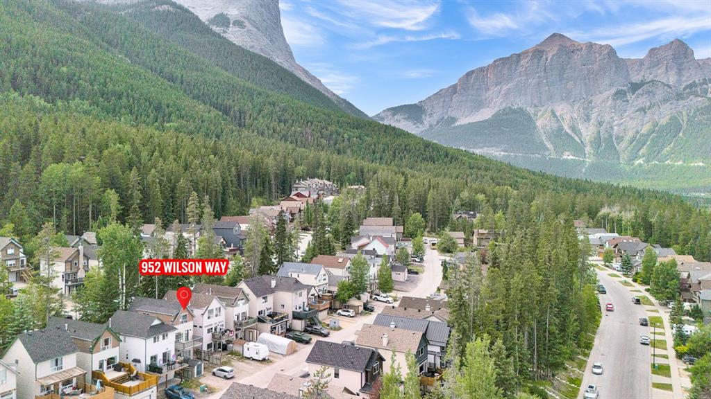952 Wilson Way, Canmore, Alberta, T1W 2Z4