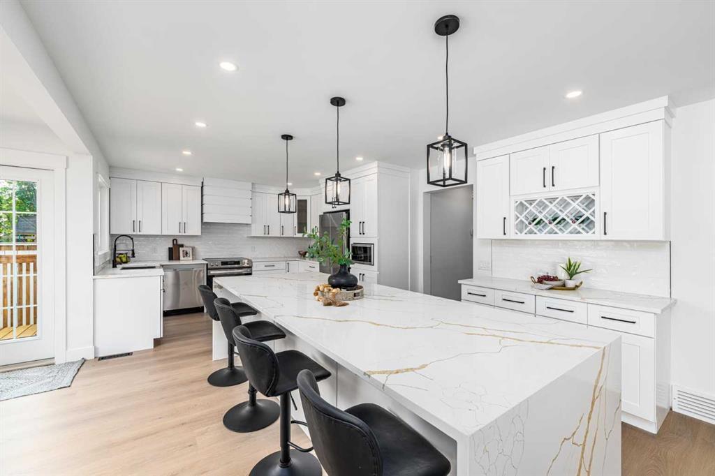 28 Sunlake Circle SE, Calgary, Alberta, T2X 3J2