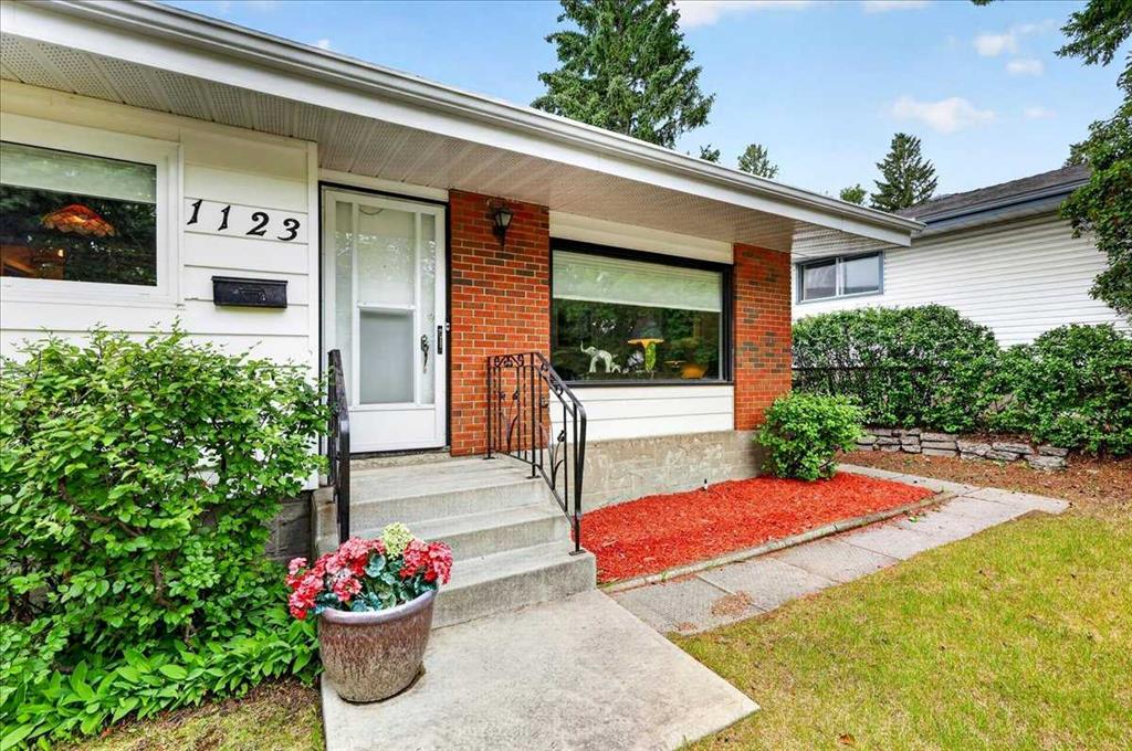 1123 48 Avenue NW, Calgary, Alberta, T2K 0J6