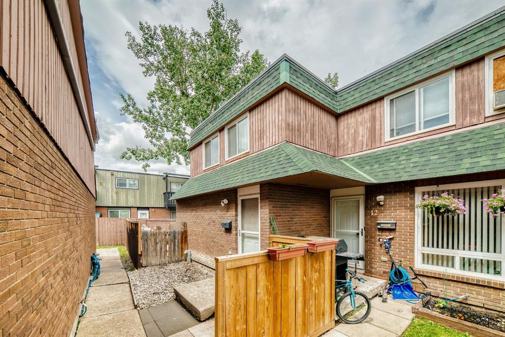 #11 11240 6 Street SW, Calgary, Alberta, T2W1V9