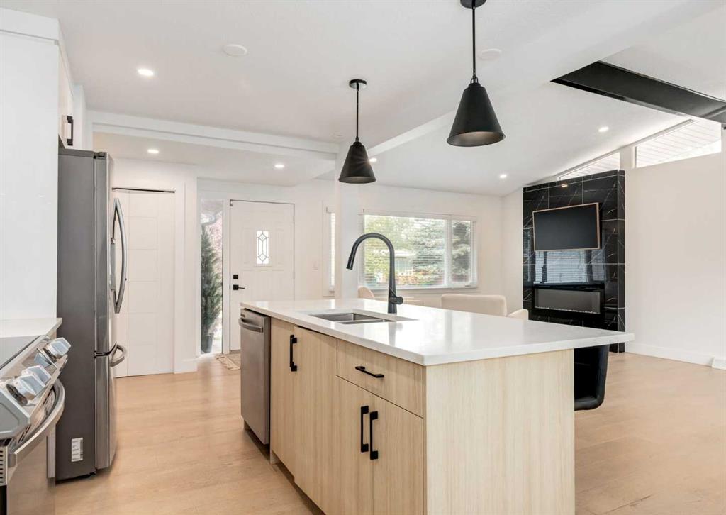 1323 106 Avenue SW, Calgary, Alberta, T2W 0B8