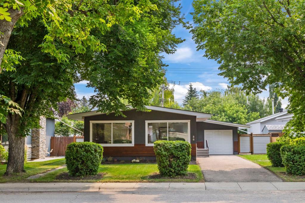 38 Westwood Drive SW, Calgary, Alberta, T3C 2V7