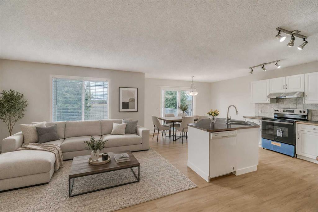 130 Somerglen Way SW, Calgary, Alberta, T2Y 4B2
