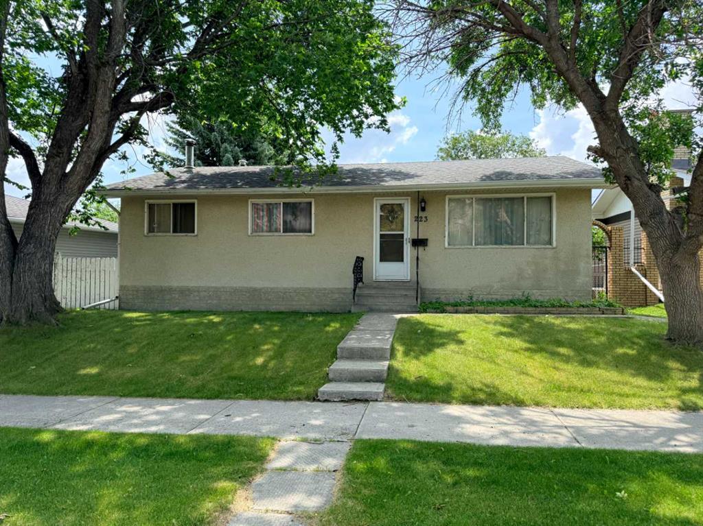 223 72 Avenue NE, Calgary, Alberta, T2K 0N8