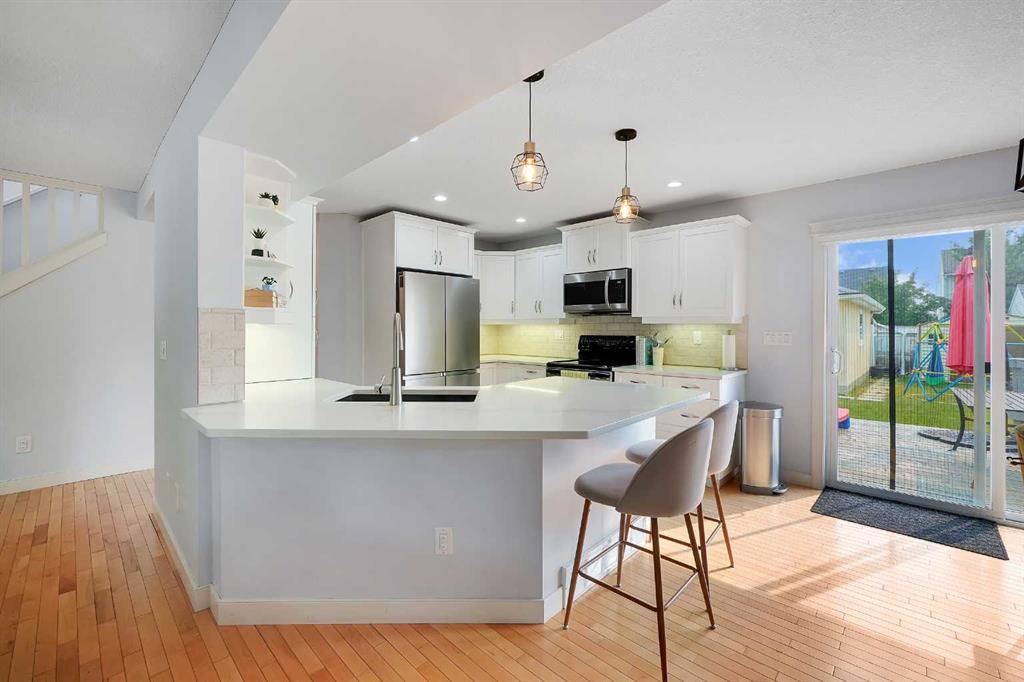 5532 Forand Street SW, Calgary, Alberta, T3E7S6
