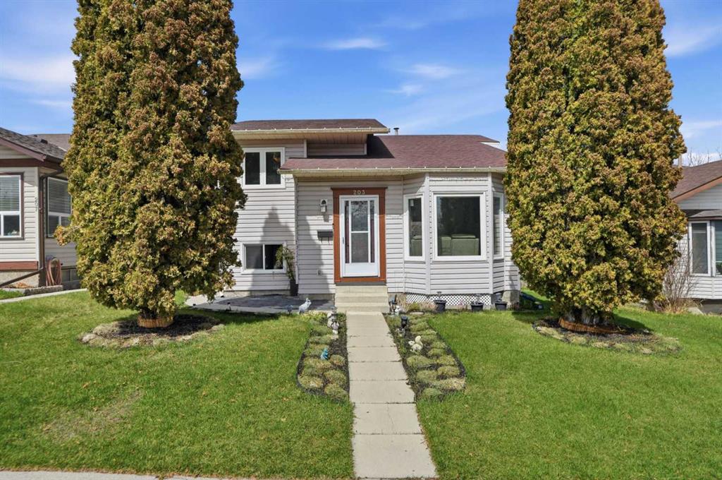 203 Shawglen Road SW, Calgary, Alberta, T2Y 1Y2