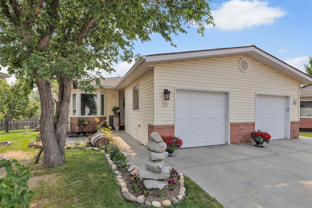 36 Dovista Court SE, Calgary, Alberta, T2B 3P4