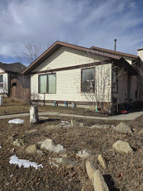 195 Shawglen Road SW, Calgary, Alberta, T2Y 1Y2