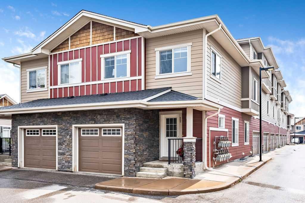 22 West Coach Manor SW, Calgary, Alberta, T3H 1R7