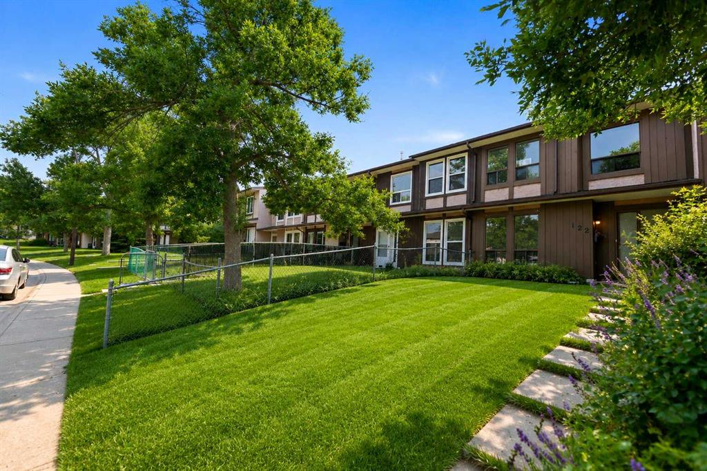 122 Berkley Way NW, Calgary, Alberta, T3K 1B6
