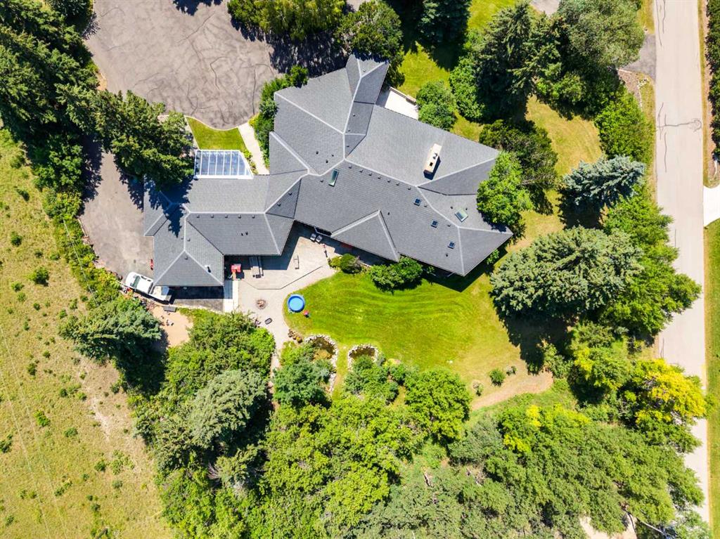 187 Slopeview Drive SW, Calgary, Alberta, T3H 4G6
