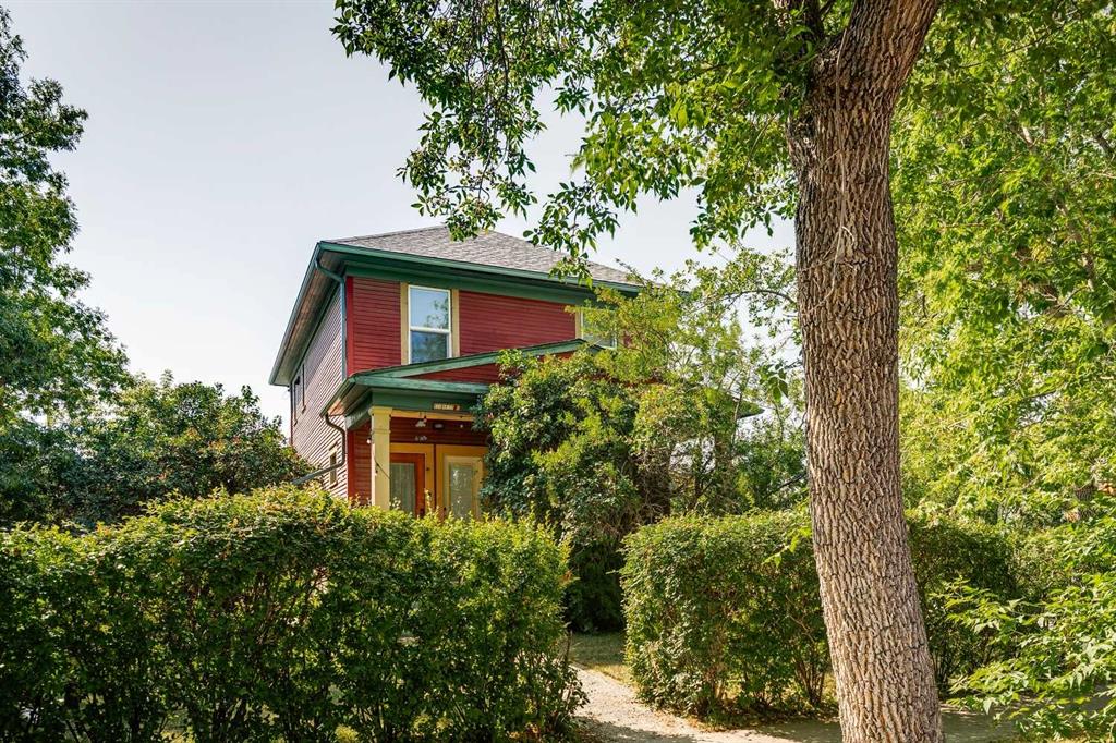 831 4A Street NE, Calgary, Alberta, T2E 3W3