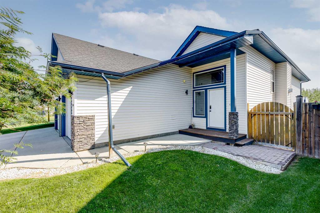 738 Carriage Lane Drive, Carstairs, Alberta, T0M 0N0