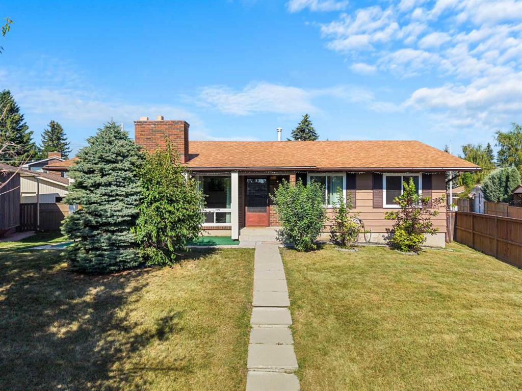 148 Lake Lucerne Crescent SE, Calgary, Alberta, T2J 3J6