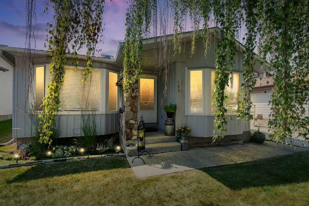 163 Woodburn Crescent, Okotoks, Alberta, T1S 1L4