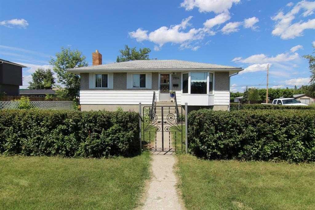 7504 39 Avenue NW, Calgary, Alberta, T3B 1V3