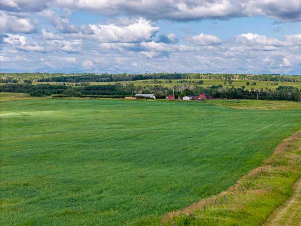 261126 Range Road 33, Rural Rocky View County, Alberta, T4C 0G6