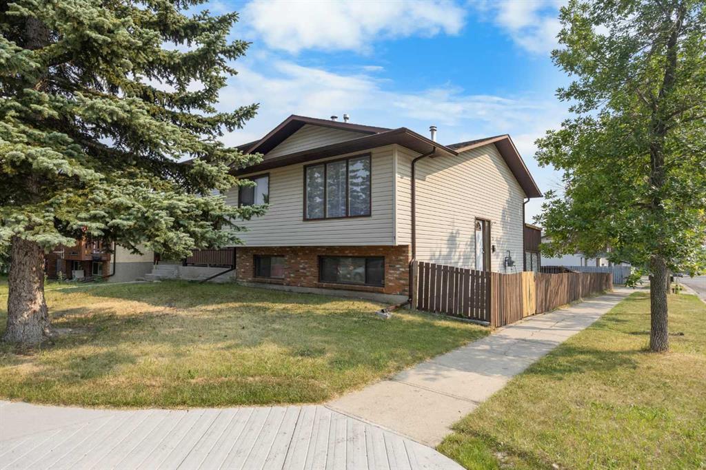 1 Edgewood Drive NW, Calgary, Alberta, T3A 2T3