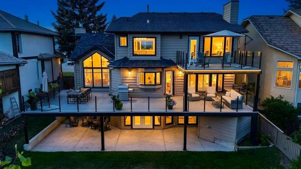 95 Woodridge Close SW, Calgary, Alberta, T2W 5M2
