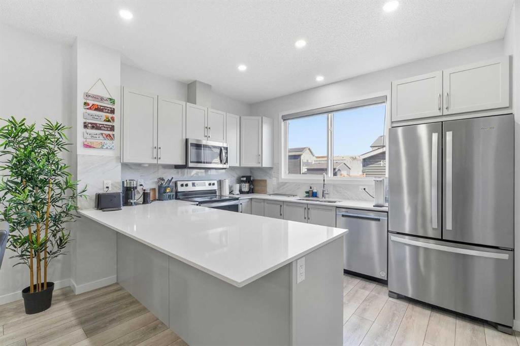 44 Amblefield Avenue NW, Calgary, Alberta, T3P2C1