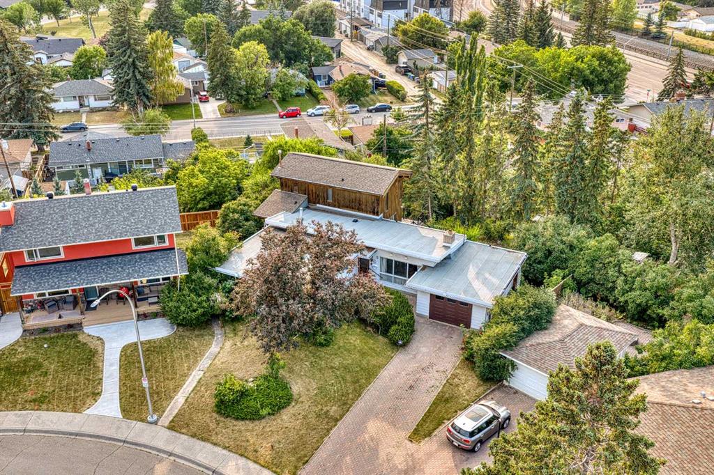 15 Glenview Drive SW, Calgary, Alberta, T3E 4H4