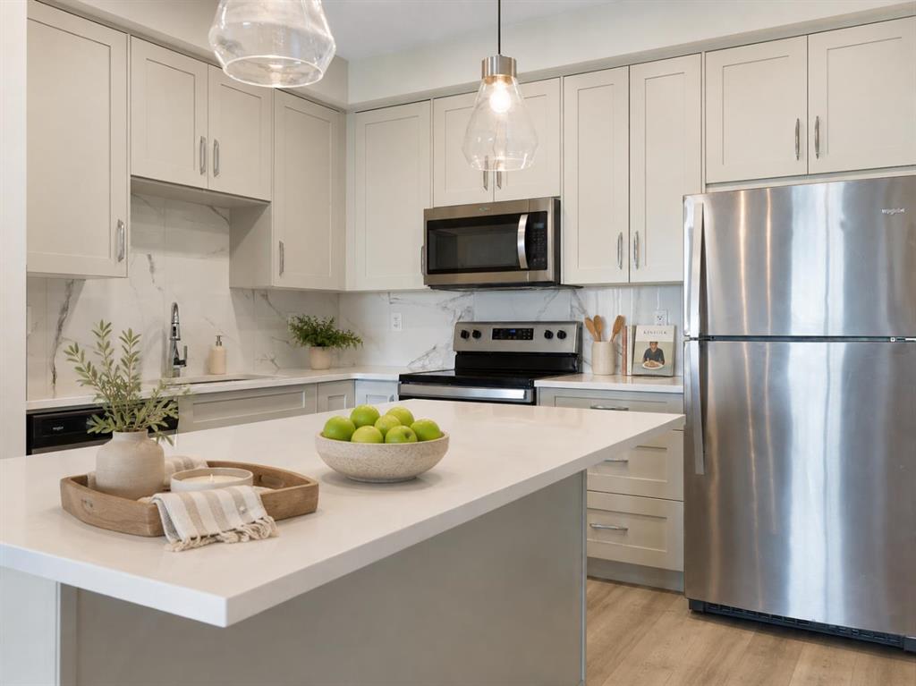 #202 150 Shawnee Square SW, Calgary, Alberta, T2Y 0T6
