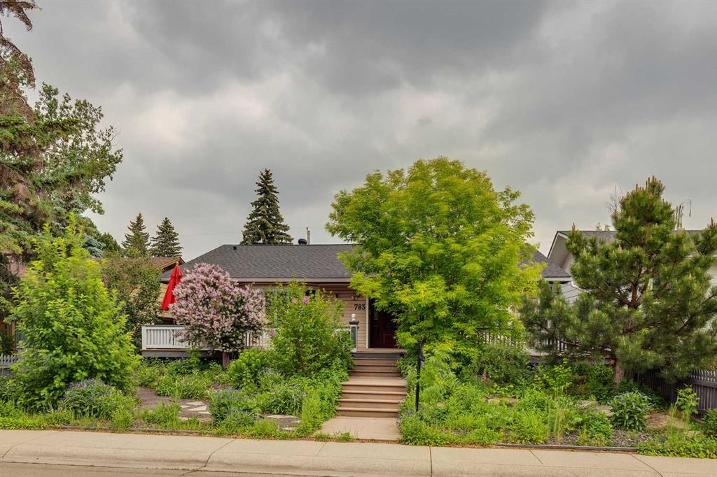 783 Lake Twintree Crescent SE, Calgary, Alberta, T2J 2W2