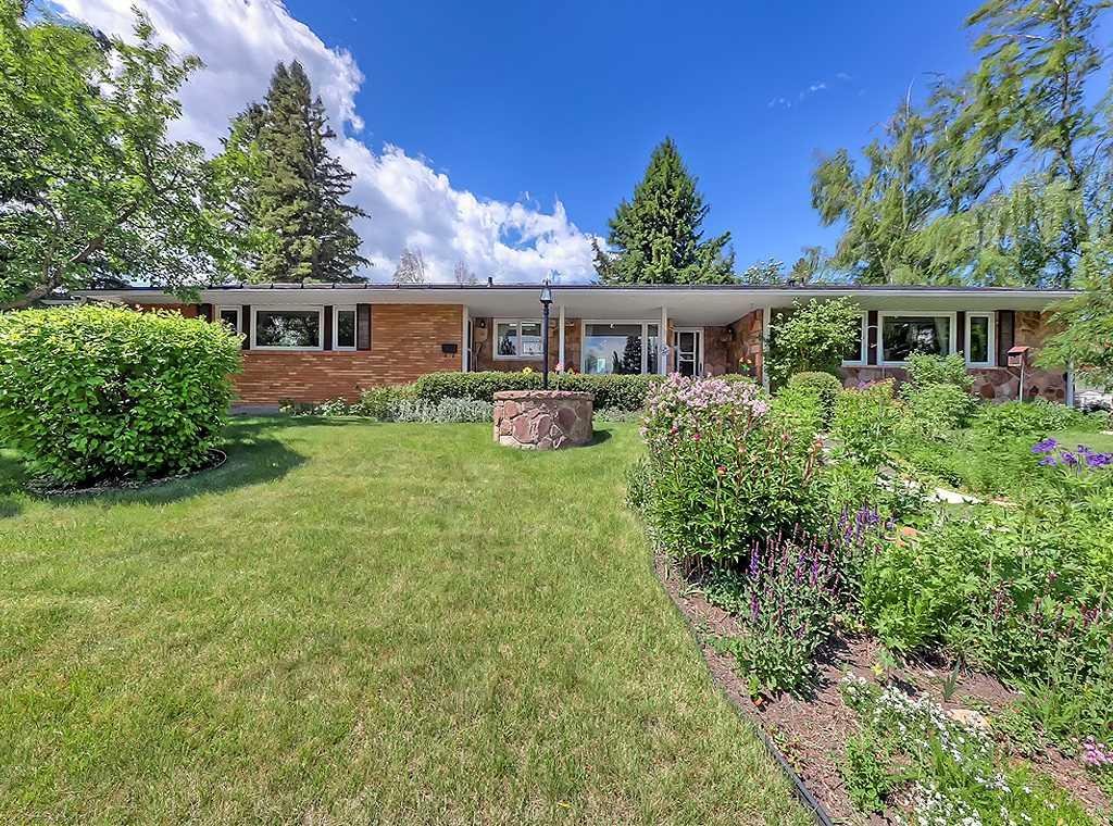 230 Oakwood Place SW, Calgary, Alberta, T2V 3Y6