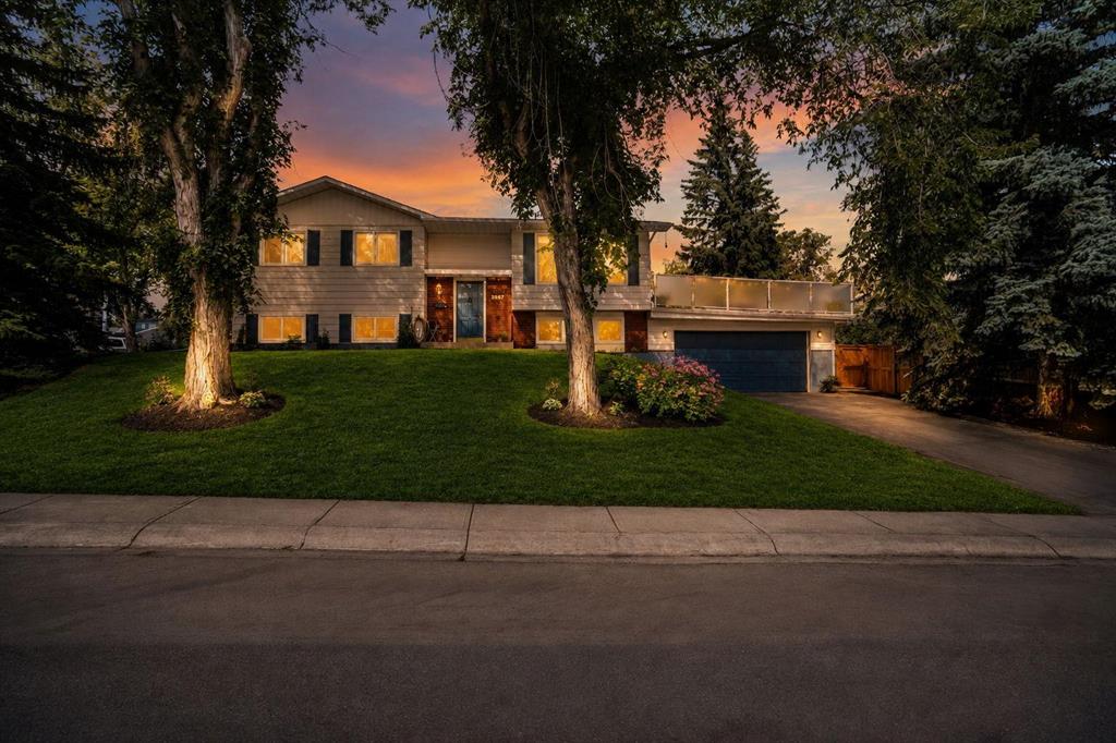 9667 Oakhill Drive SW, Calgary, Alberta, T2V 3W6