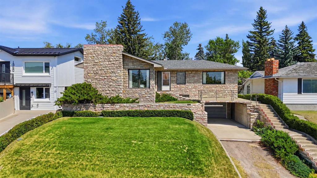 1556 Windsor Street NW, Calgary, Alberta, T2W 3X3