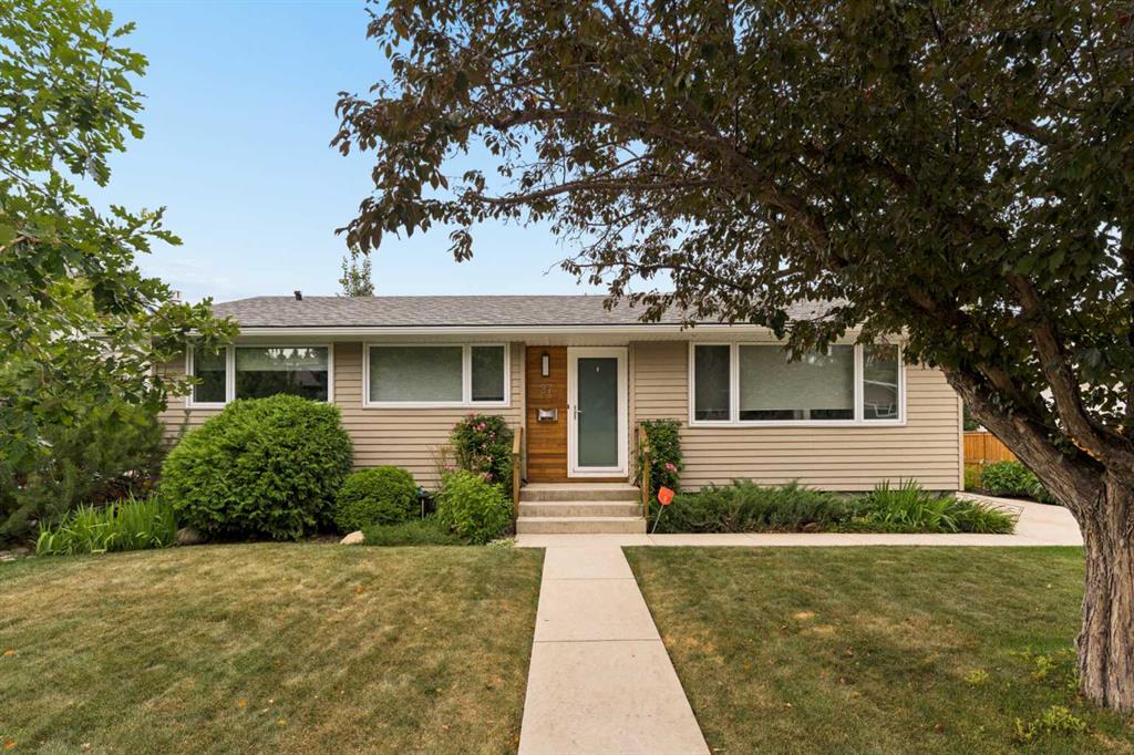 27 Gateway Drive SW, Calgary, Alberta, T3E 4J8