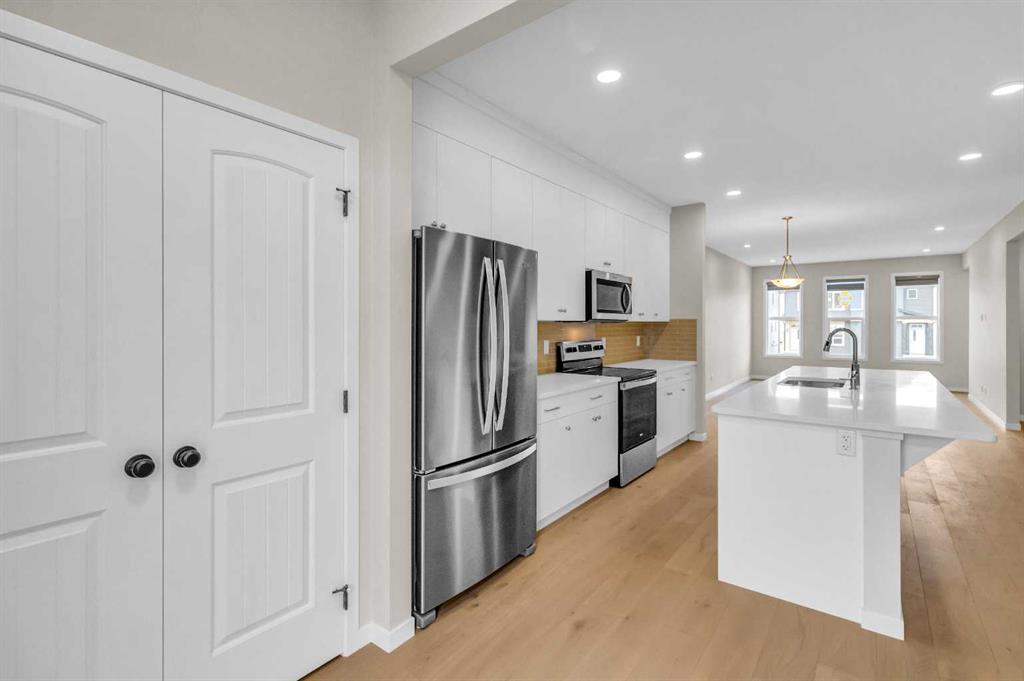 249 Aquila Drive NW, Calgary, Alberta, T3R1Y6