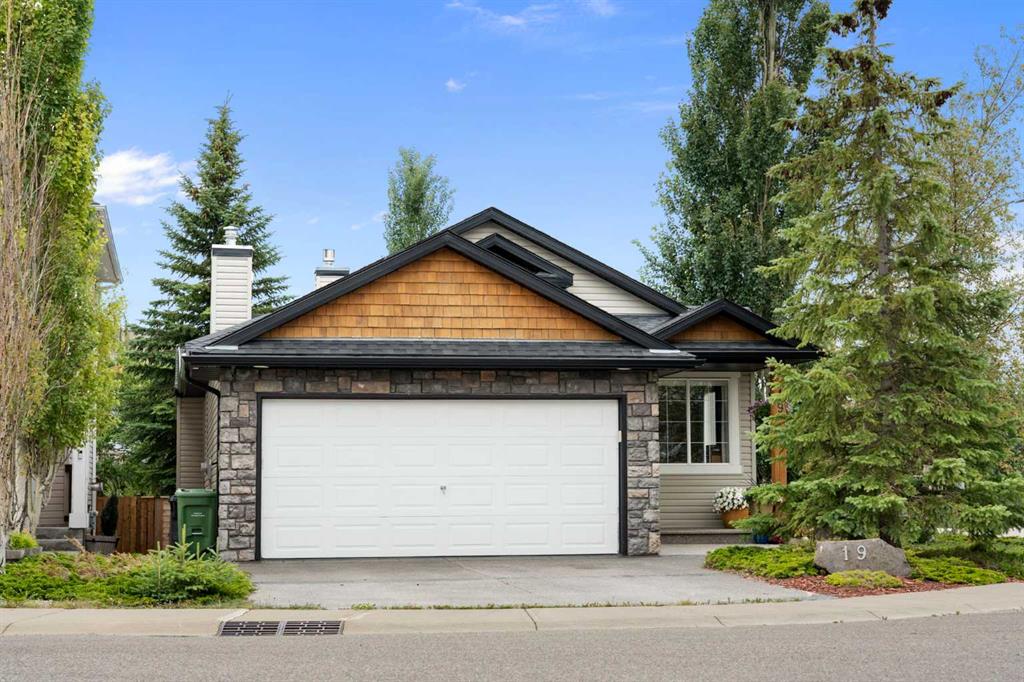 19 Rockmont Court NW, Calgary, Alberta, T3G 5V8