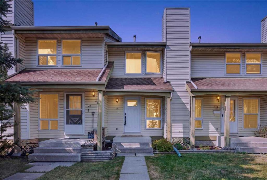 21 Woodhill Court SW, Calgary, Alberta, T2W 3P1
