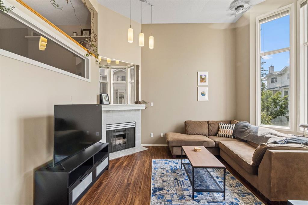 623 Hawkstone Manor NW, Calgary, Alberta, T3G 3X2
