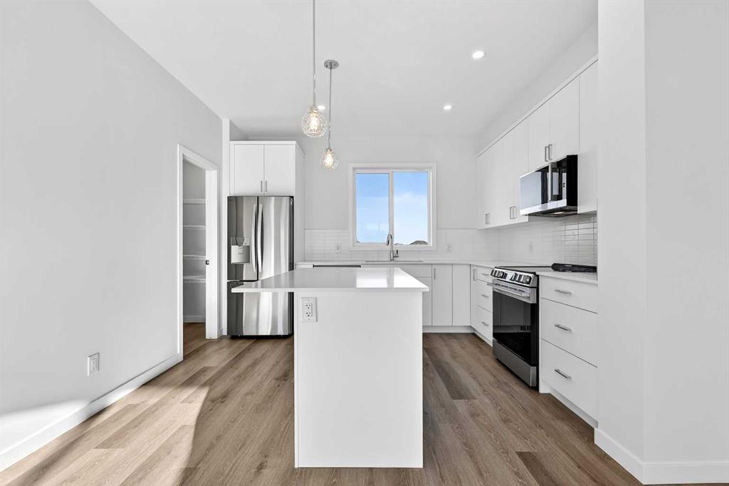 12 Hotchkiss Parade SE, Calgary, Alberta, T3S 0X5