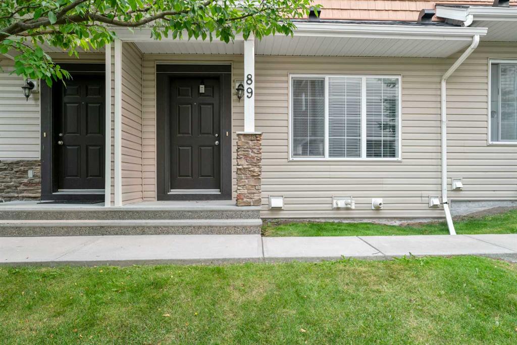 89 Pantego Lane NW, Calgary, Alberta, T3K 0T1