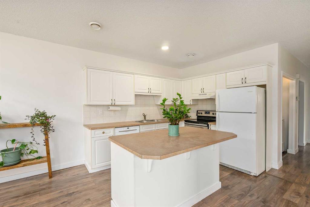 #2 116 First Street, Cochrane, Alberta, T4C 1Z3