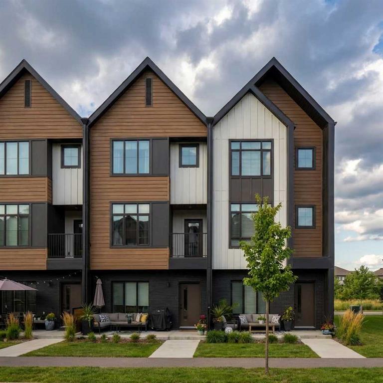 3869 155 Avenue SW, Calgary, Alberta, T2Y 0M8