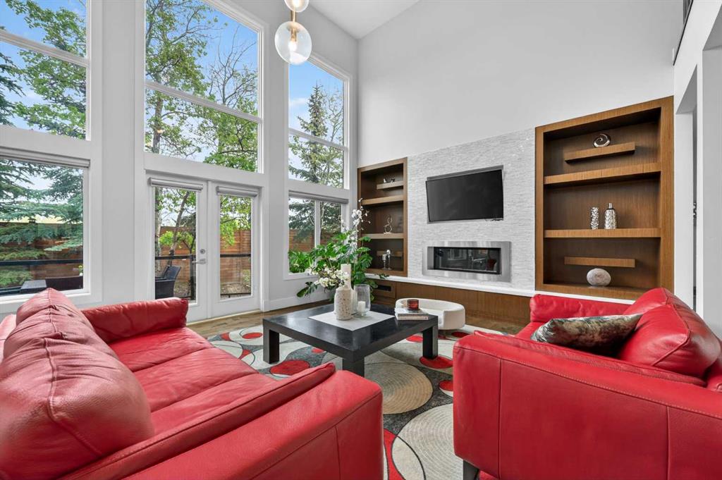 168 Posthill Drive SW, Calgary, Alberta, T3H 0J1