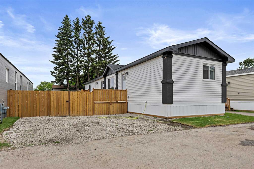 #5 6220 17 Avenue SE, Calgary, Alberta, T2A 0W6