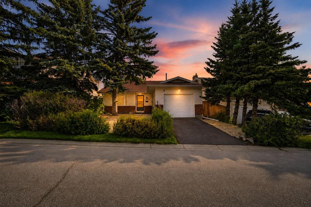 36 Coach Manor Rise SW, Calgary, Alberta, T3H 1C4