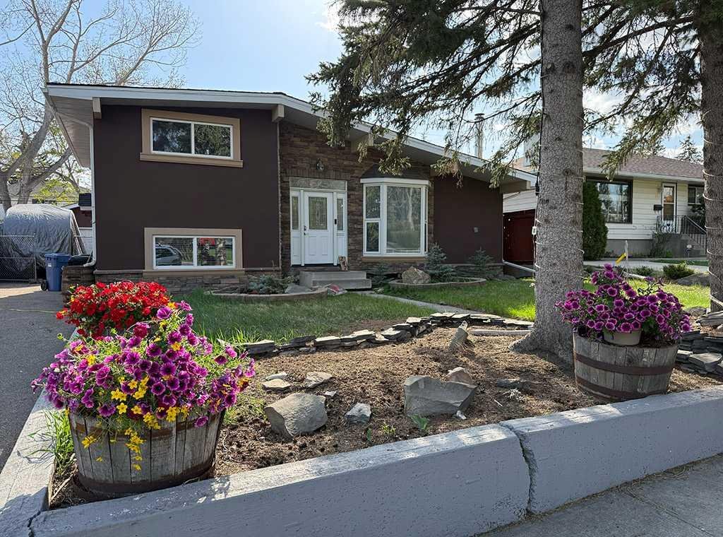 247 Simons Road NW, Calgary, Alberta, T2K 2X4