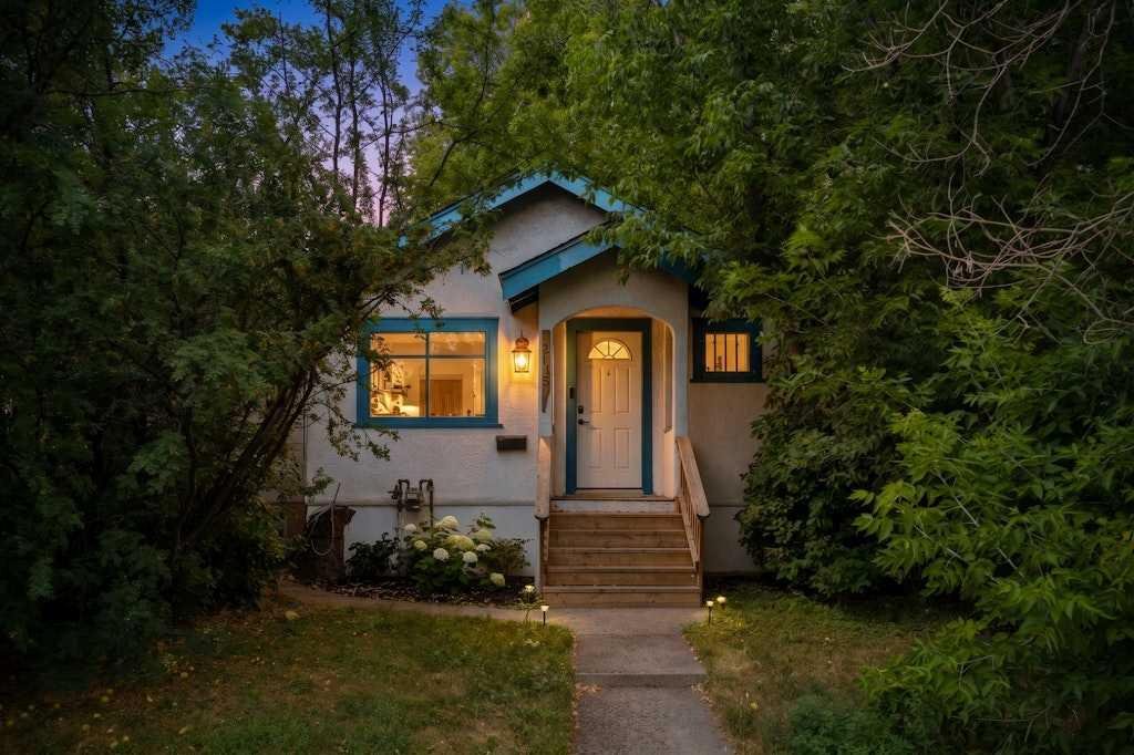 2115 14 Street SW, Calgary, Alberta, T2T 3T2