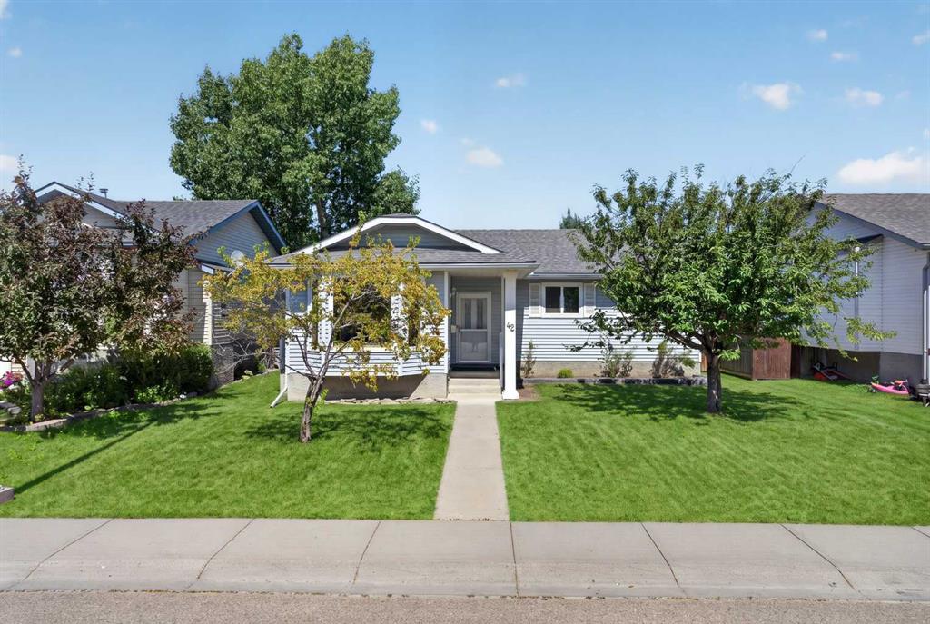 42 West Boothby Crescent, Cochrane, Alberta, T4C 1L9